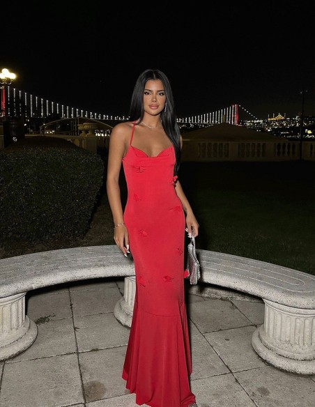 Longue robe de soirée rouge avec fleurs en 3D - Olaia Madinabeitia