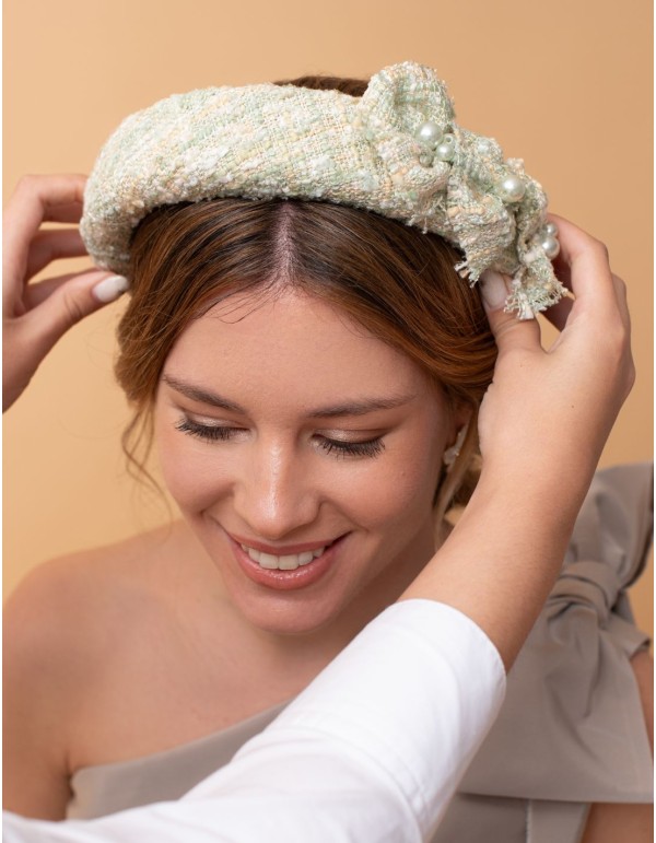 Diadema de invitada en tweed con perlas 2