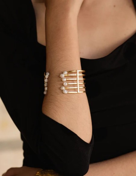 Wide golden bracelet with pearls