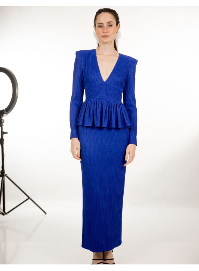 Vestido midi azul klein con escote y volante peplum para bodas