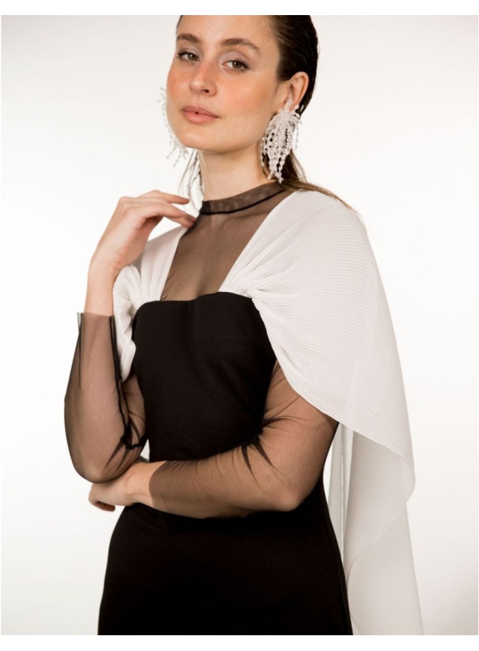 Robe midi noire et blanche avec bretelles...