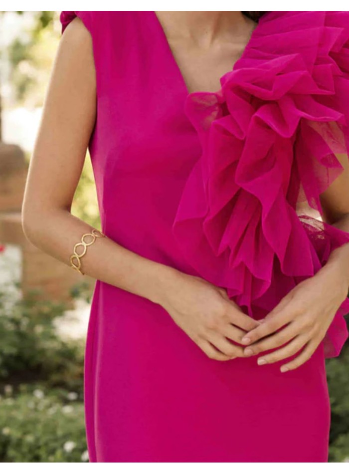 Pulsera dorada con diseño de circunferencias para invitada