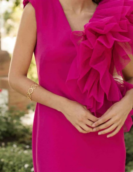 Pulsera dorada con diseño de circunferencias para invitada