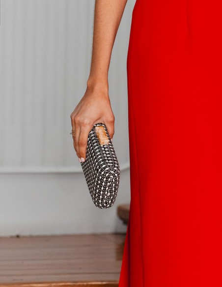 Bolso de fiesta con efecto rafia y detalle de piedra para ocasiones especiales