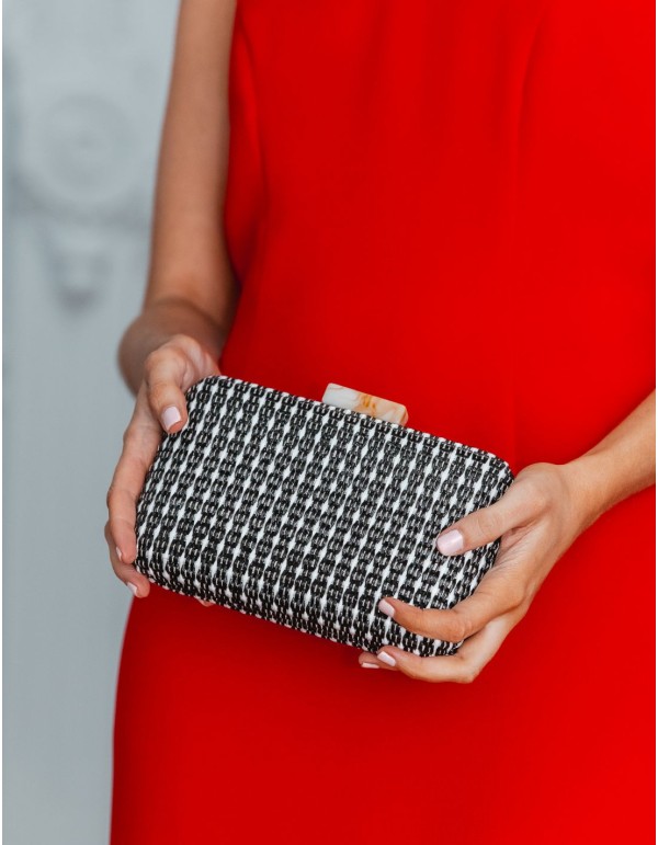 Bolso de fiesta con efecto rafia y detalle de piedra para bodas 2