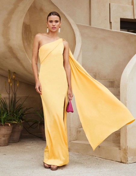 Longue robe jaune en satin de crêpe avec dos ouvert