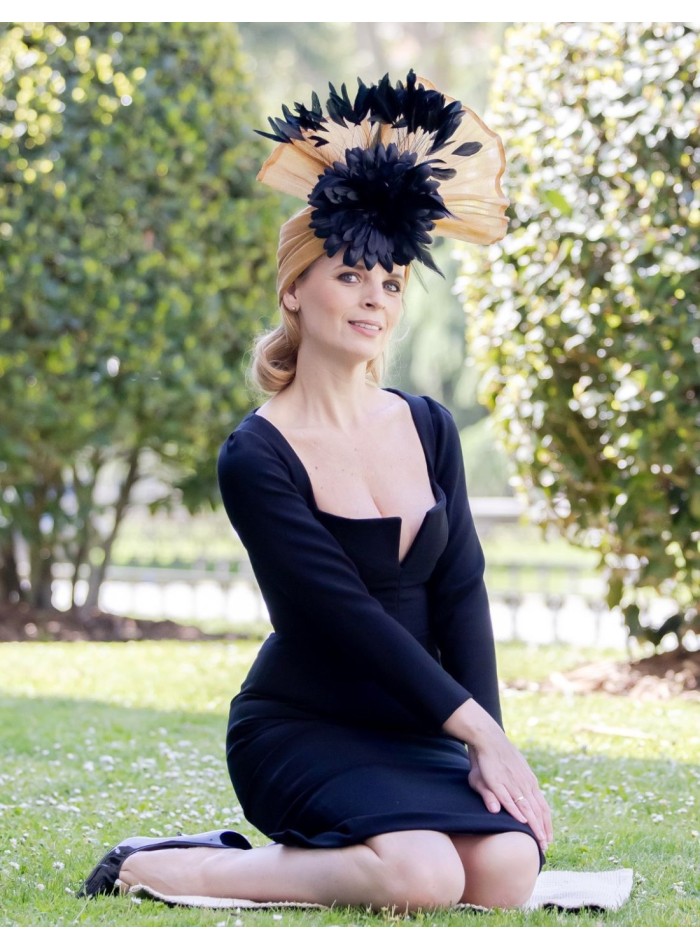 Turban beige et noir avec maxi fleur