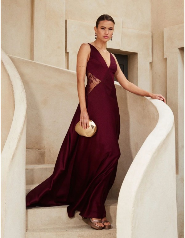 Longue robe d'invité en satin avec décolleté en V et...