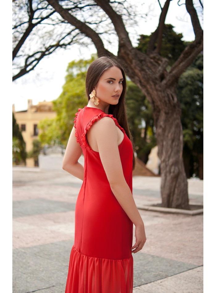 Long guest dress with ruffles and low hips