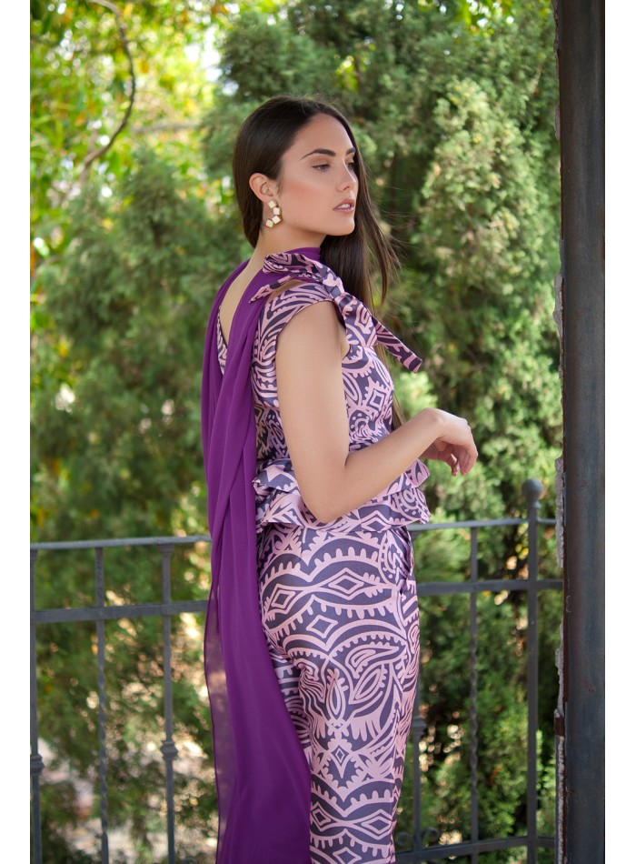 Haut d'invité rose avec nœuds et volants