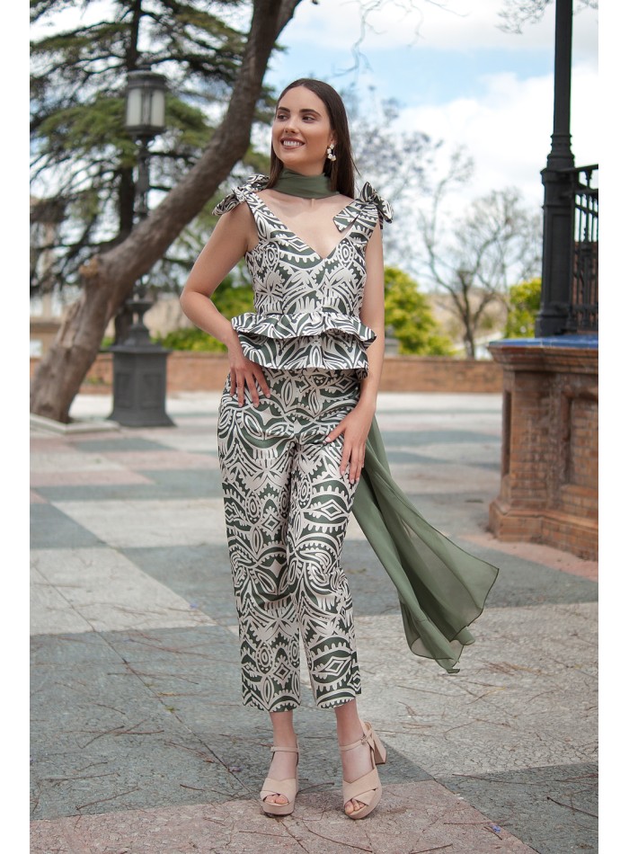 Top para invitada con lazos y volantes verde