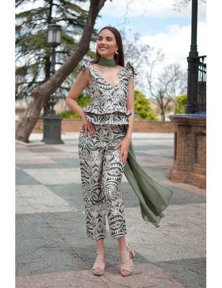 Top para invitada con lazos y volantes verde