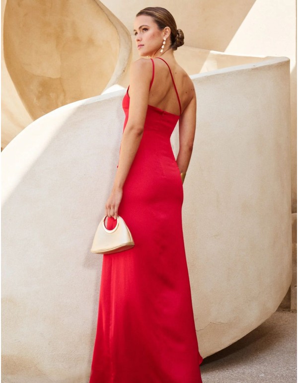 Robe longue rouge asymétrique pour invités 2