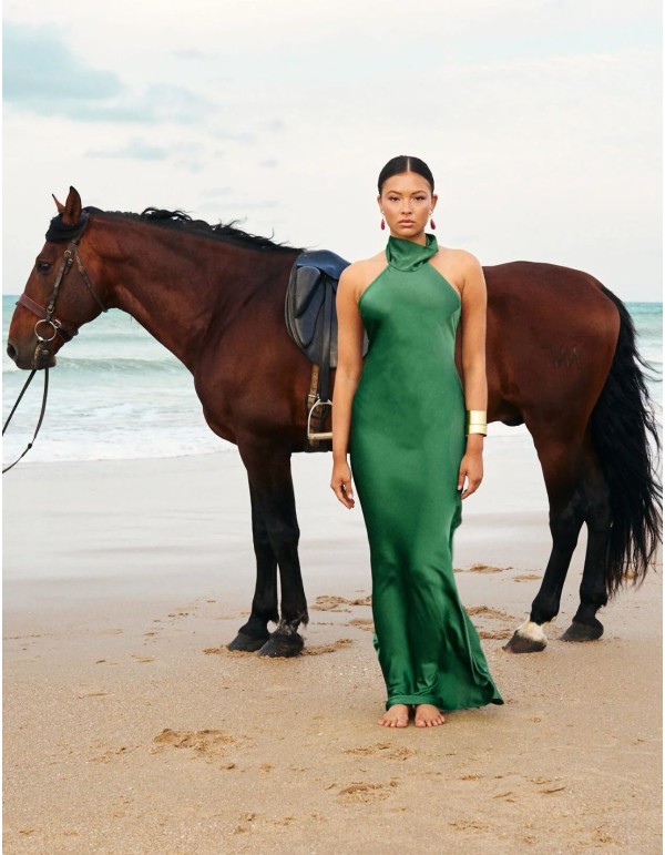 Vestido de fiesta largo satinado con cuello halter y espalda descubierta