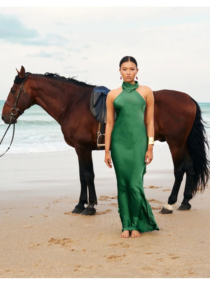 Vestido de fiesta largo satinado con cuello halter y espalda descubierta