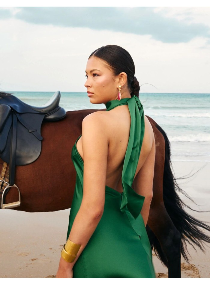 Vestido de fiesta largo satinado con cuello halter y espalda descubierta