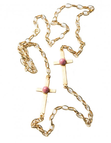 Collar cruces de Eme Jewels para INVITADISIMA. Invitada perfecta.