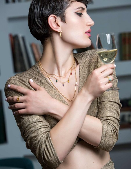 Eme Jewels cross necklace for INVITADISIMA. Ideal complement.