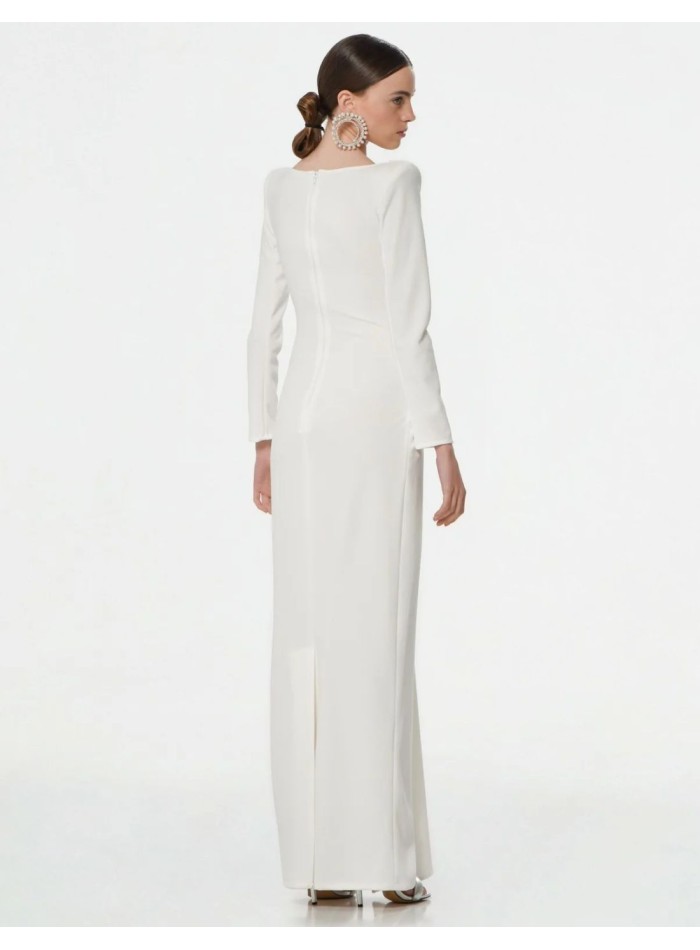 Vestido largo blanco de novia con manga larga y escote cut-out para prebodas