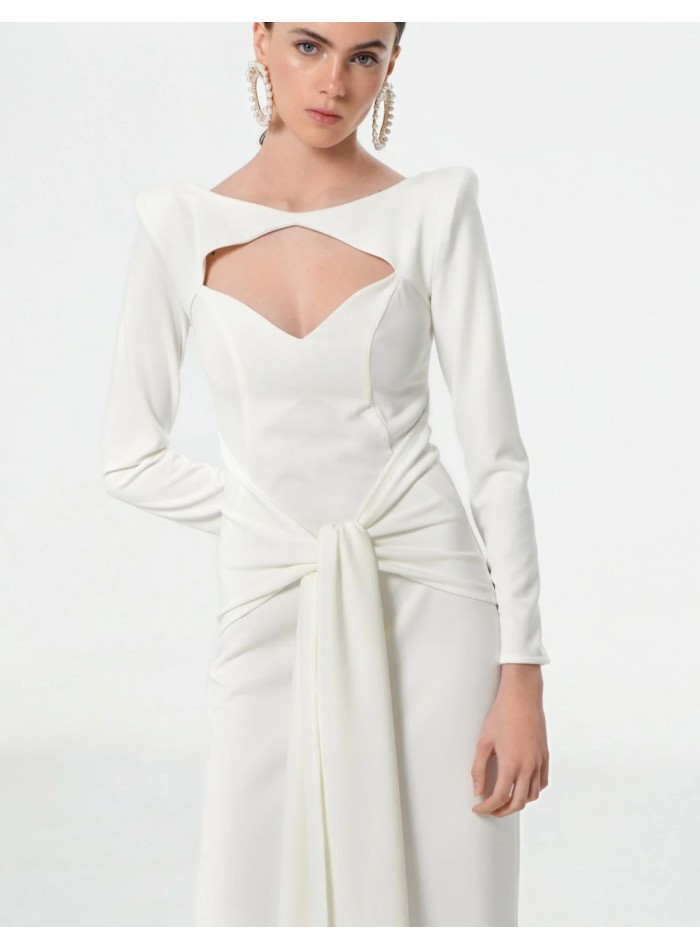 Vestido largo blanco de novia con manga larga y escote cut-out para boda civil