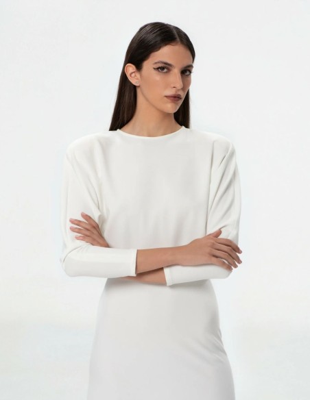 Vestido midi blanco con manga murciélago y escote barco para pre bodas