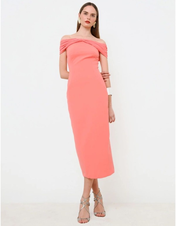 Vestido midi de fiesta coral con escote bandeau