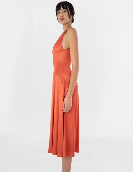 Vestido de cóctel con escote halter y falda de vuelo para bodas