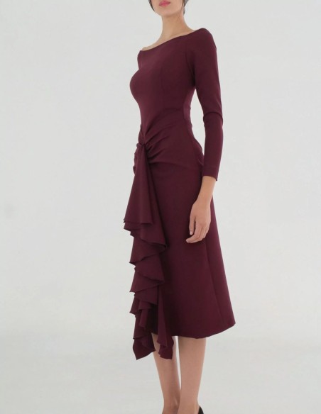 Robe de cocktail grenat à manches longues et centre drapé