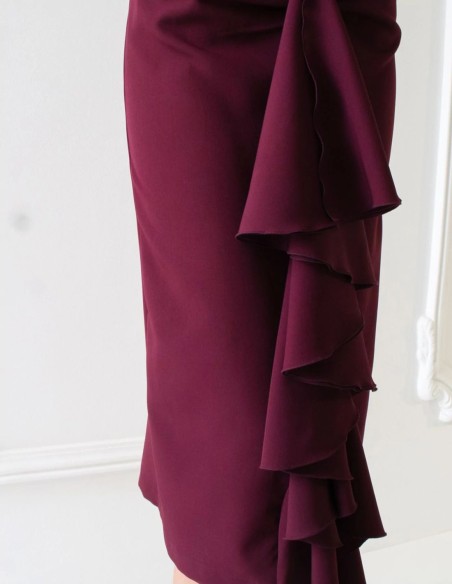 Robe de cocktail grenat à manches longues et centre drapé