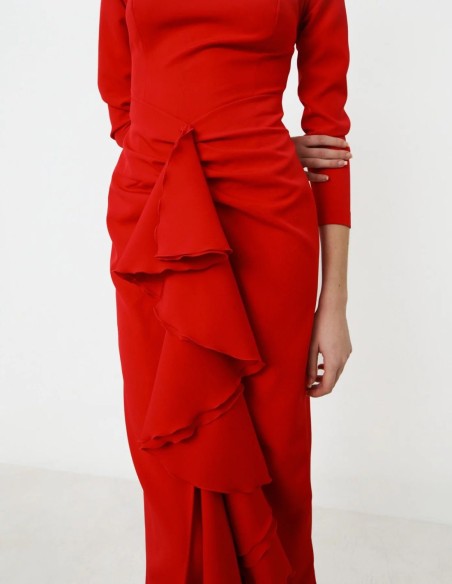 Vestido cóctel rojo escote bandeau con volante y manga larga para eventos