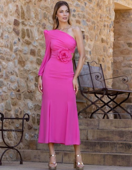 Vestido midi de fiesta escote asimétrico con cintura cut-out fucsia