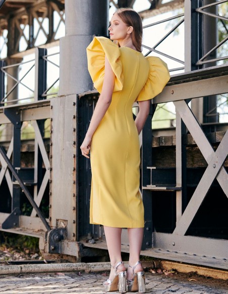 Robe d'invité midi avec manches papillon