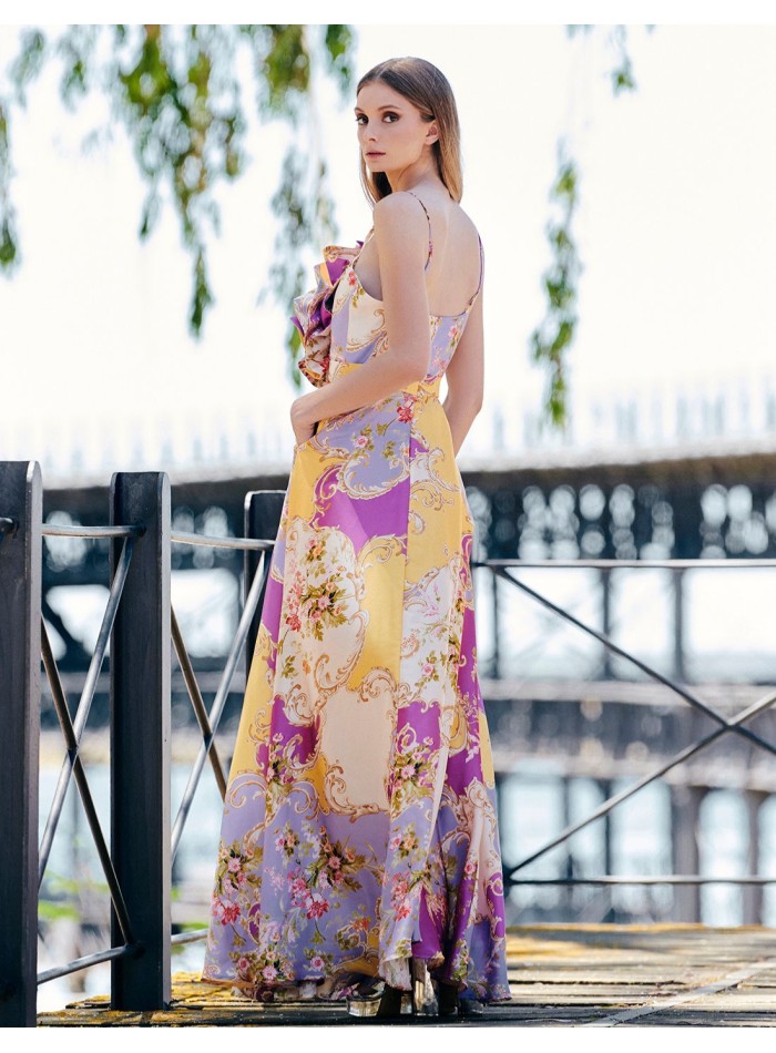 Vestido largo de invitada estampado con maxiflor y tirante fino para boda