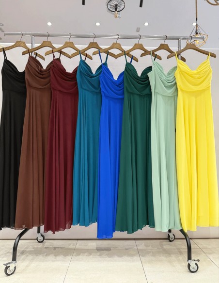 Robe de soirée longue avec jupe ample et fendue