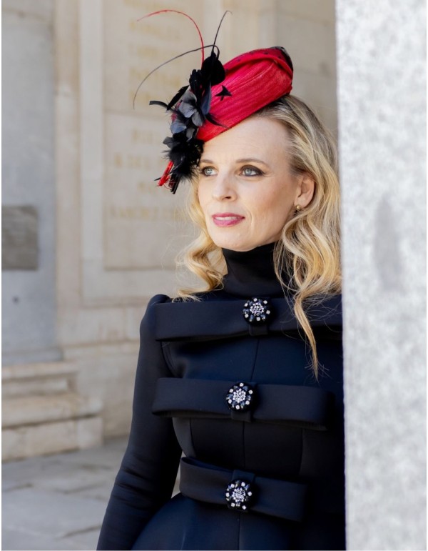 Sinamay base headdress pleated with plumeti tulle