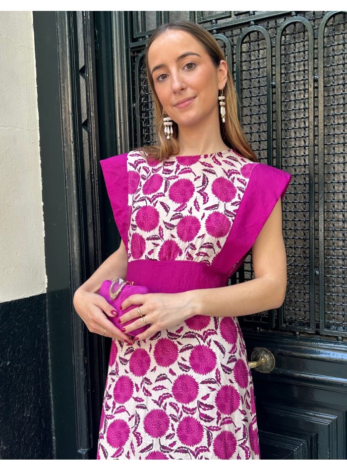 Vestido midi estampado con escote cerrado y...