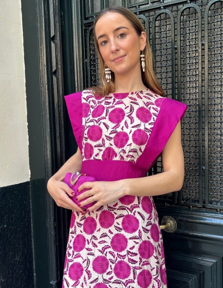 Vestido midi estampado con escote cerrado y detalle fajín