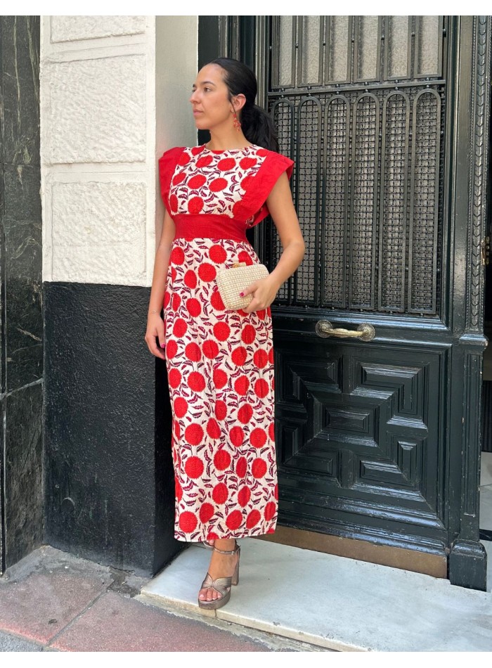 Vestido midi estampado con escote cerrado y detalle fajín