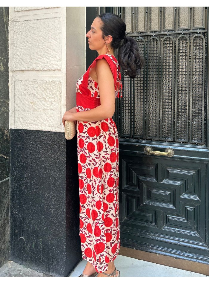 Vestido midi estampado con escote cerrado y detalle fajín