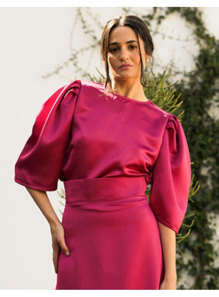 Blusa de fiesta fucsia con manga corta abullonada para eventos