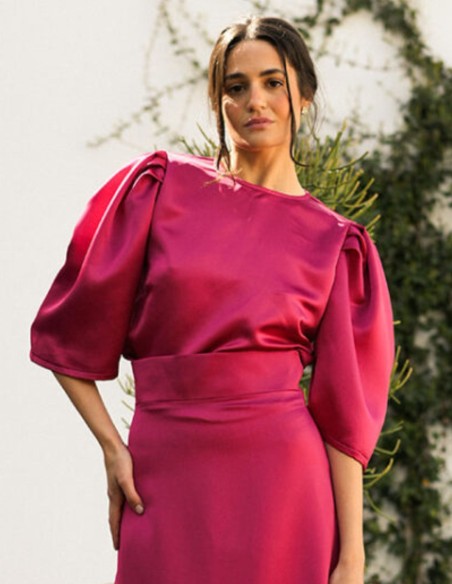 Blusa de fiesta fucsia con manga corta abullonada para eventos