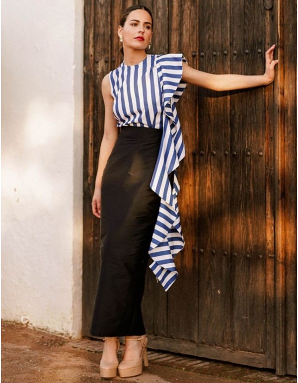 Straight midi skirt in black taffeta with back slit