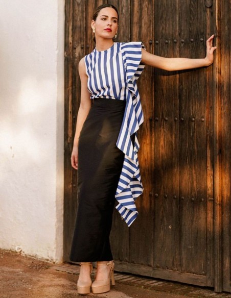 Straight midi skirt in black taffeta with back slit