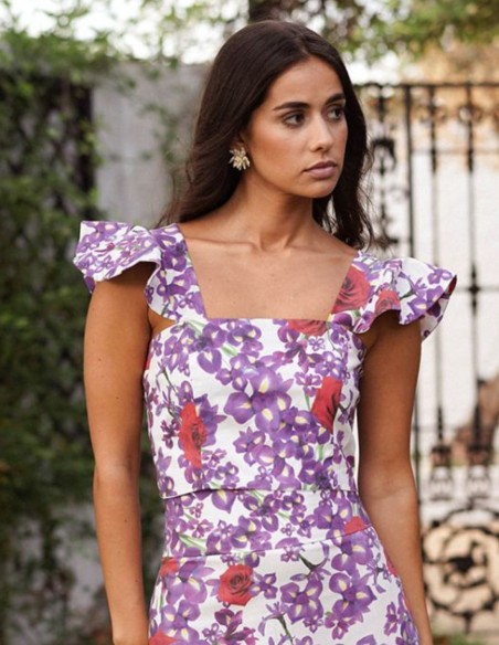 Top estampado de flores morado y rojo con volantes