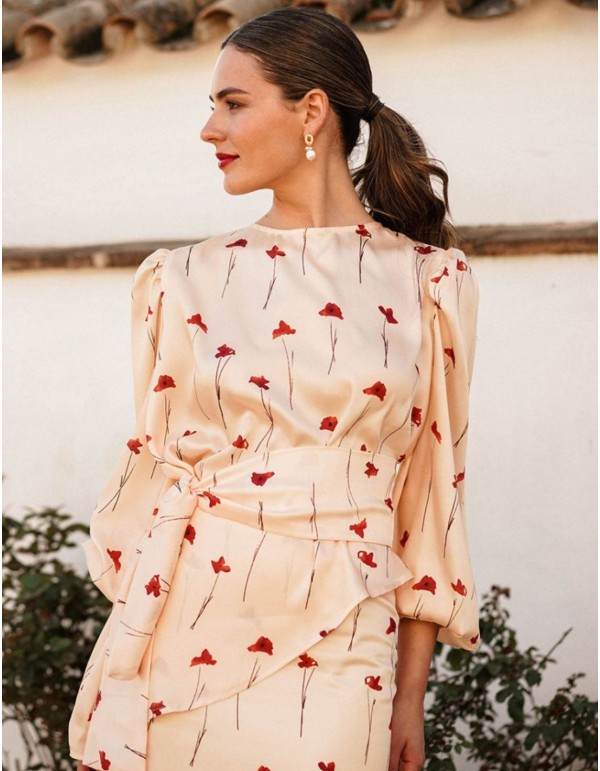 Asymmetrical printed top with lacing at the waist