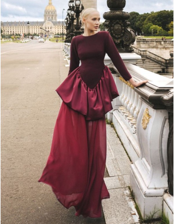 Longue robe bordeaux avec jupe amovible en mousseline de...