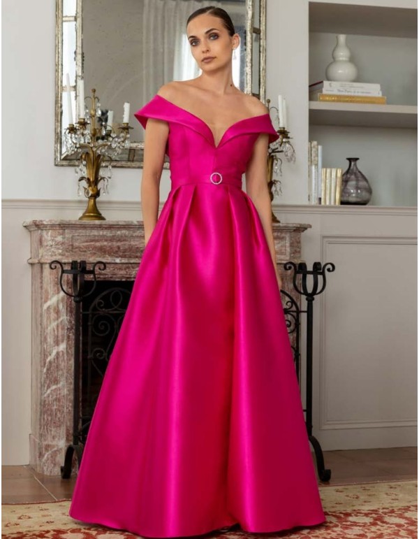 Longue robe d'invité avec encolure bardot et ceinture...