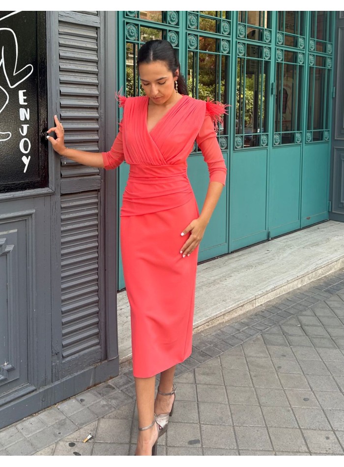 Vestido midi para invitada con detalle drapeado y manga francesa con espalda descubierta