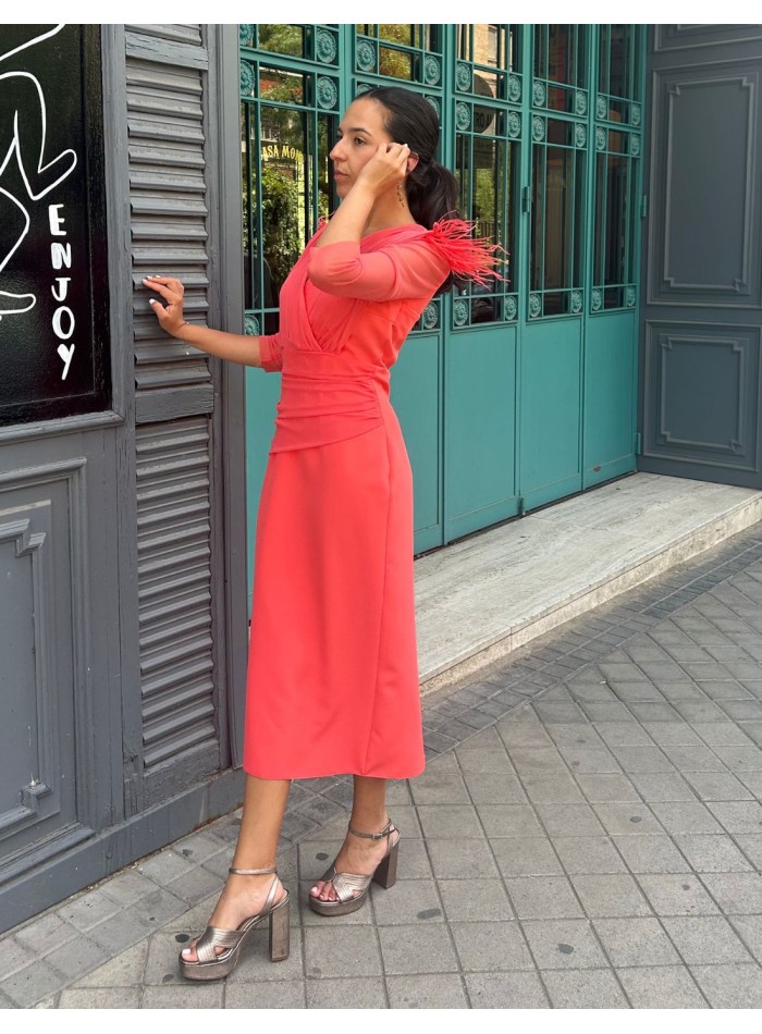 Robe d'invité midi avec détails drapés et...