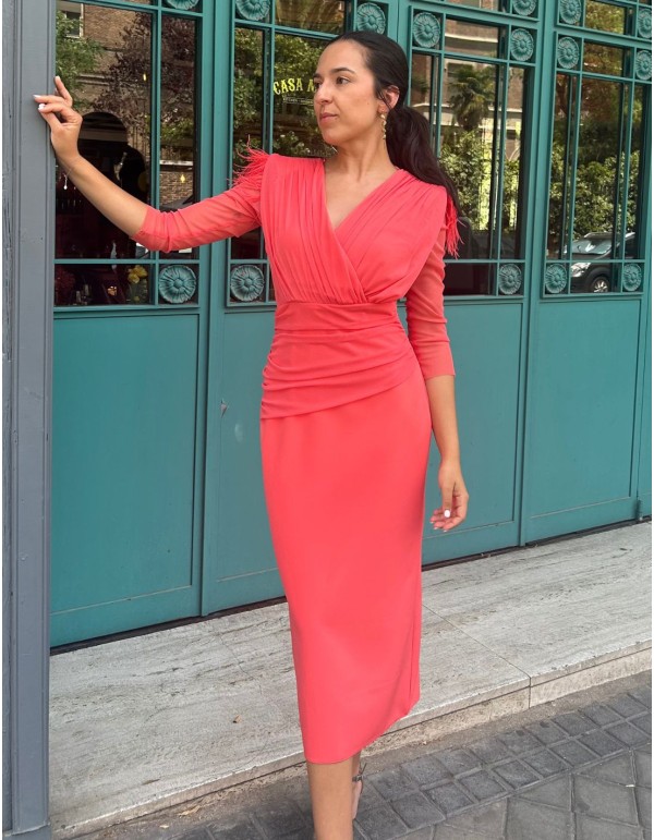 Robe d'invité midi avec détails drapés et manches françaises